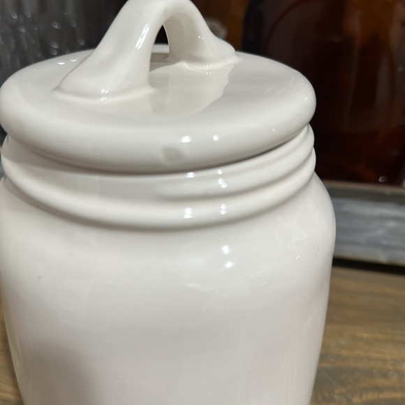 Rae Dunn 2020 CANDY HEARTS Ceramic Baby Canister - Picture 3 of 8